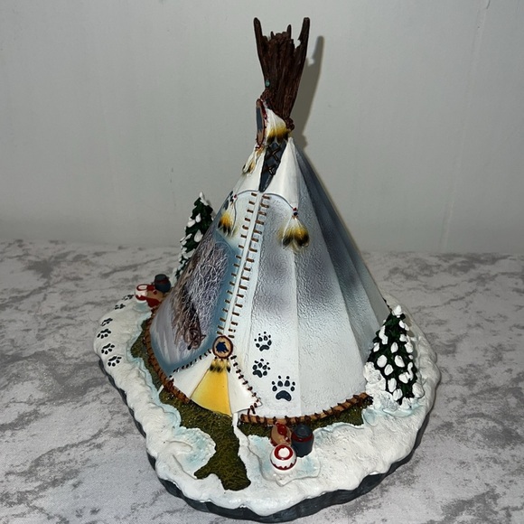 Hawthorne Village Spirit of the Wolf 2009 By Larry Fanning
Sculpture No. A1885 - Picture 2 of 5